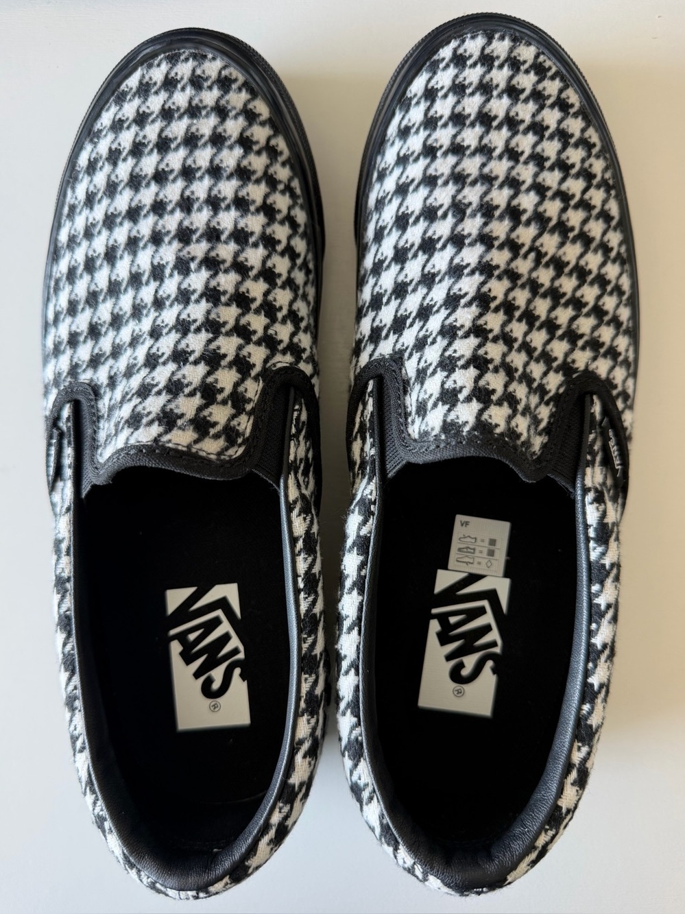 Vans Slip-On unisex Loafers in Black & White Houndstooth-
W9/M7.5 new w/o tags